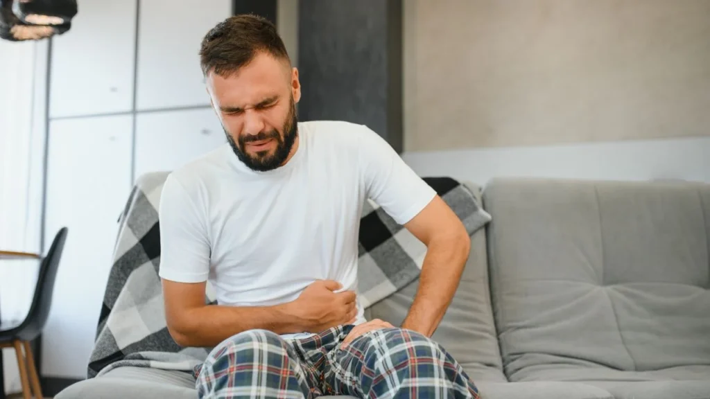 فهو يعمل كـ “منظّم إيقاع” للجهاز الهضمي، خاصة عندما تُستخدم الطريقة الصحيحة لتحضيره. ولهذا فإن من يشرب الكمون يوميًا، يجد أن نوبات القولون العصبي تصبح أقل شدة وأقصر مدة.